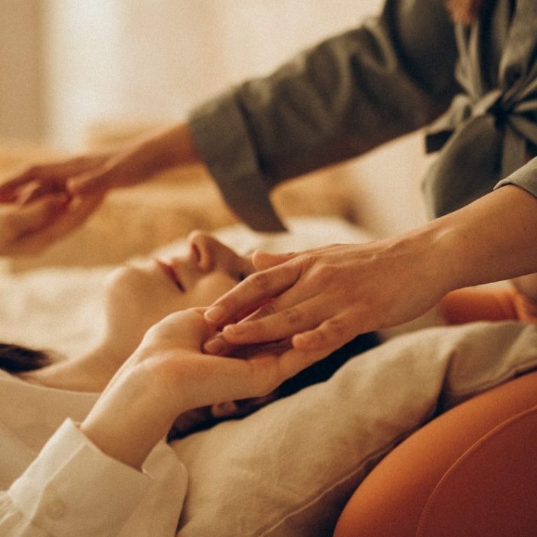 beispielbild-reiki-behandlung