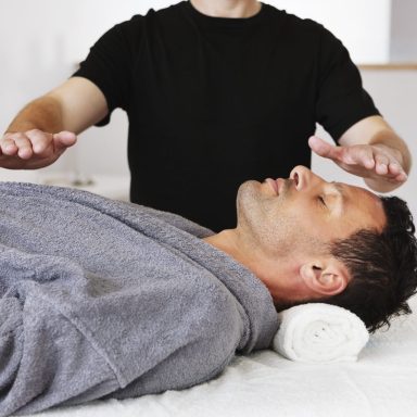 beispielbild-reiki-behandlung